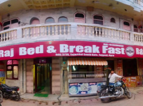 Hotel Raj Bed & Breakfast