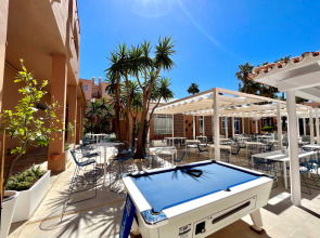 Отель Los Amigos Beach Club