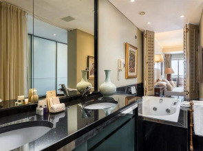 Отель Royal Savoy