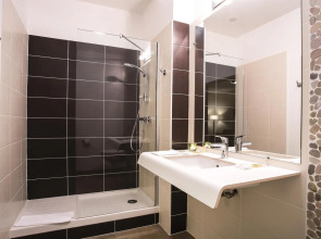 Kyriad Chambery Centre Curial