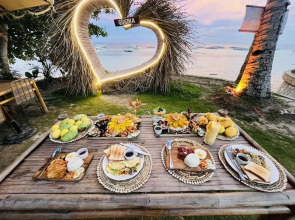 On Board Panglao Beach Hostel and Resort