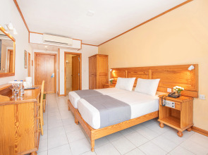 Gillieru Harbour Hotel