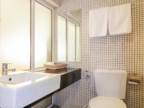 OYO 225 Premier Place Hotel