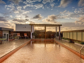 Broadway Hotel & Suites