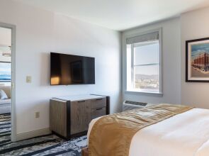 The Yorktowne Hotel, Tapestry Collection by Hilton