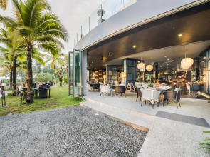 Le Coral Beach Resort and Cafe