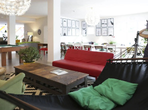 Meet Gardalake Hostel