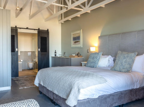 Whale Rock Luxury Lodge