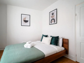 Liverpool Street 2BR City Apartment