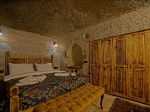 Zeus Cave Suites