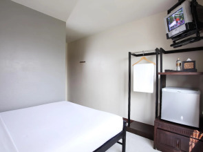 Rambuttri Village Inn & Plaza