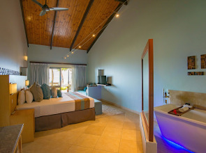 Coco de Mer Hotel and Black Parrot Suites