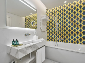 De Bonart Naples, Curio Collection by Hilton