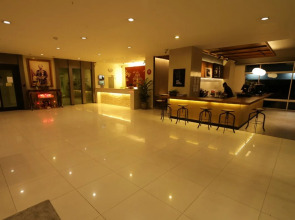 The Royal Bee Apart Hotel