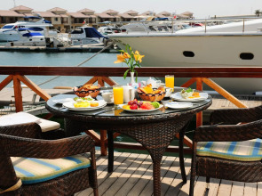 Al Bander Hotel & Resort