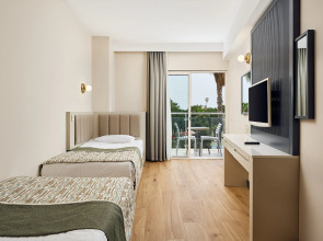 Seaden Sea World Resort & Spa