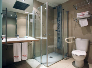 Отель Petit Palace Triball