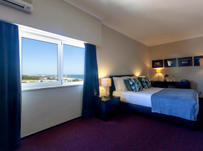 Carcavelos Beach Hotel