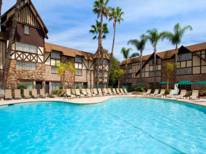 Anaheim Majestic Garden Hotel