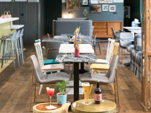 Kaijoo Hotel by HappyCulture