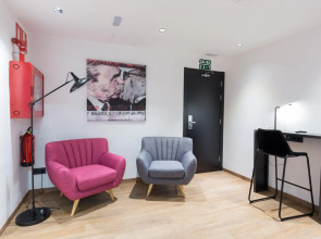 Airhostel Barcelona Airport 24h