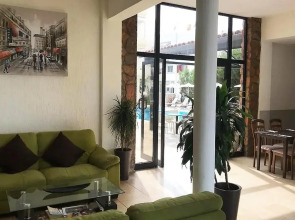 New York Plaza Hotel Apartments