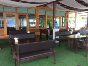 Check In & Chill Out Laem Sok Pier