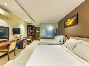 The Noble Swan Central Dong Du Hotel