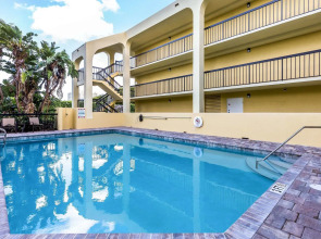 Quality Inn Palm Beach International Airport