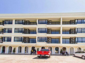 The Lago Apartments by Tropiclook