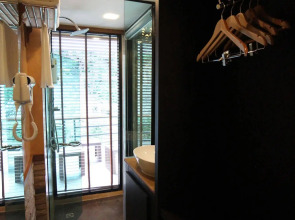 Phi Phi Nice Beach Hotel Hip