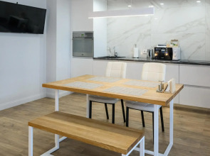 Абри Люкс на Революции, 24