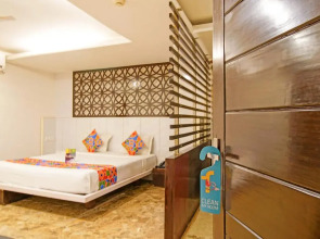 Fabhotel White Klove