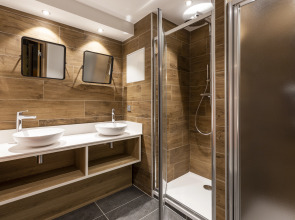 Hotel Base Camp Lodge - Bourg Saint Maurice