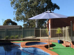 Golden Reef Motor Inn