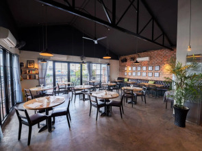 The Alcove Library Hotel