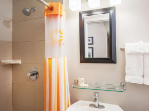 La Quinta Inn & Suites by Wyndham New York City Central Park