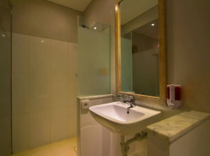 OYO 2854 COZY B&B Seminyak