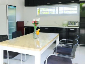 Margarita Surf Hostel Canggu