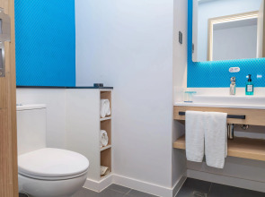 Holiday Inn Express Shanghai Pudong Airport