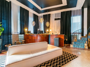 Chesterfield Hotel & Suites