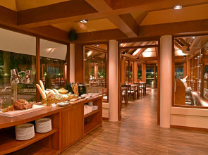 Adaaran Select Huduran Fushi