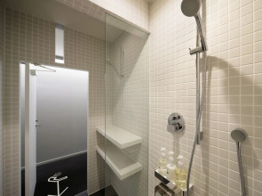 9h nine hours Narita Airport