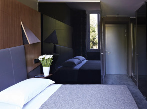 Отель The Building