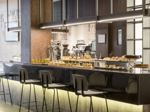 Отель Ilunion Bilbao