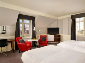 Отель The Dilly