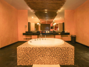 Kupu Kupu Jimbaran Beach Club & Spa by Loccitane