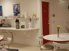 101 Guesthouse Hotel