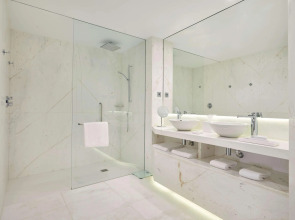 Отель Hyatt Centric Gran Via Madrid