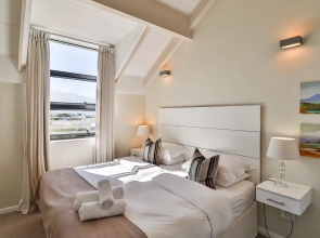 Отель Whale Coast All-Suite-Hotel